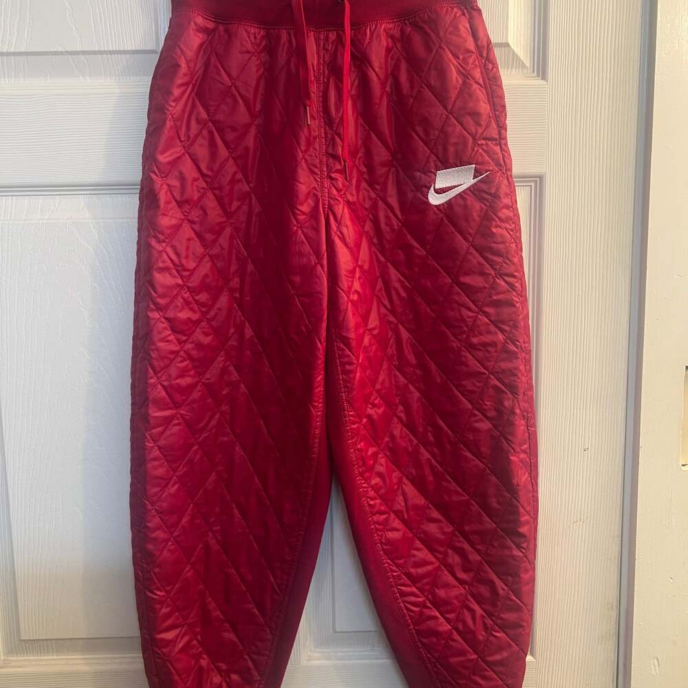 Nike Womens NSW Sport Pack Quilted Pants CJ6256-620 Size XS Loose Fit Burgundy
